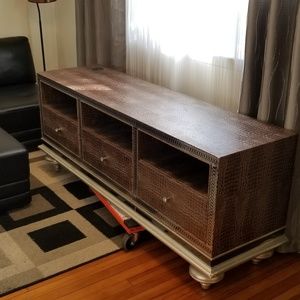 Entertainment center